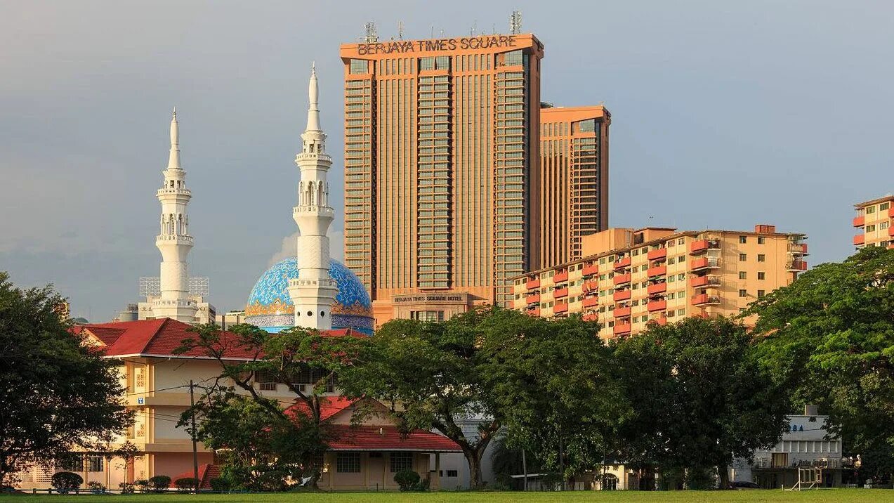 Мечеть Куала Лумпур. Куала Лумпур город правительства. Малайзия Куала Лумпур спальные районы. Отрасли малайзии