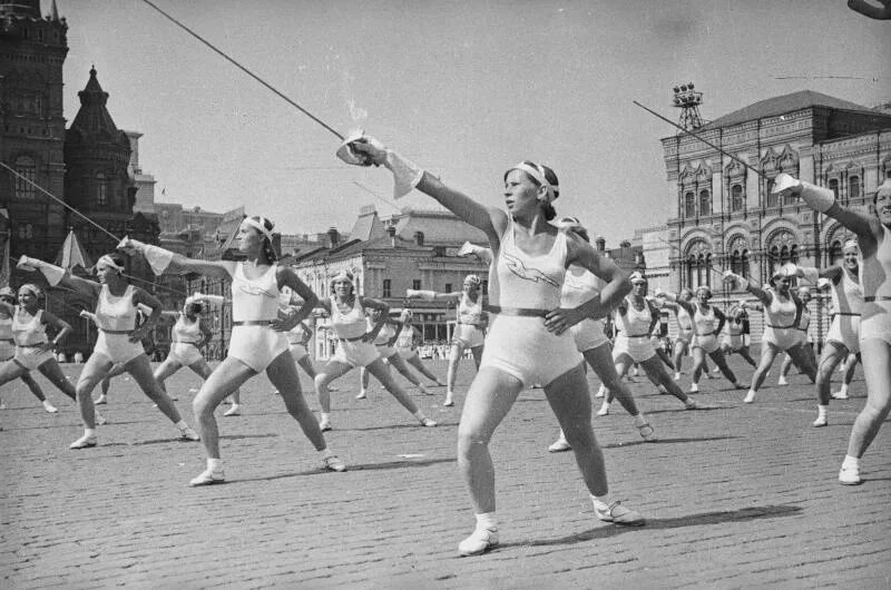 Какой была в 1930 г. Парад физкультурников 1936. парад физкультурников на красной площади 1936. парад физкультурников ссср 1930. парад физкультурников 1935.