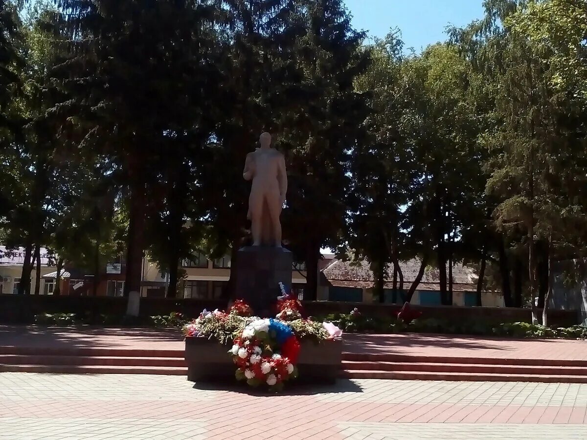 Ст кореновск. Кореновск Краснодарский край памятник неизвестного солдата. Вечный огонь Кореновск. Памятники в Кореновске. Достопримечательности Кореновска Краснодарский край.