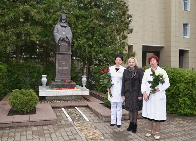 Сайт архиепископа луки тамбов. Памятник архиепископу луке г. Тамбов. Серова больница арх Луки.