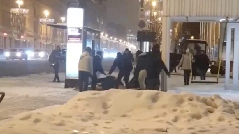 Задержания 5 мигрантов в петербурге. Удары по спб и москве. Удары по спб и москве. Задержание на народной. Ударил сотрудника полиции.