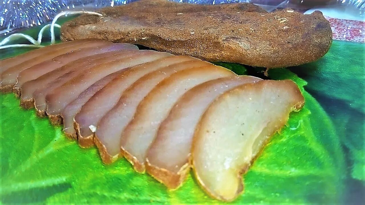 Бастурма куриная грудка. Бастурма из курицы. Бастурма из куриной грудки в домашних. Пастрома куриная сыровяленая. Бастурма из филе.