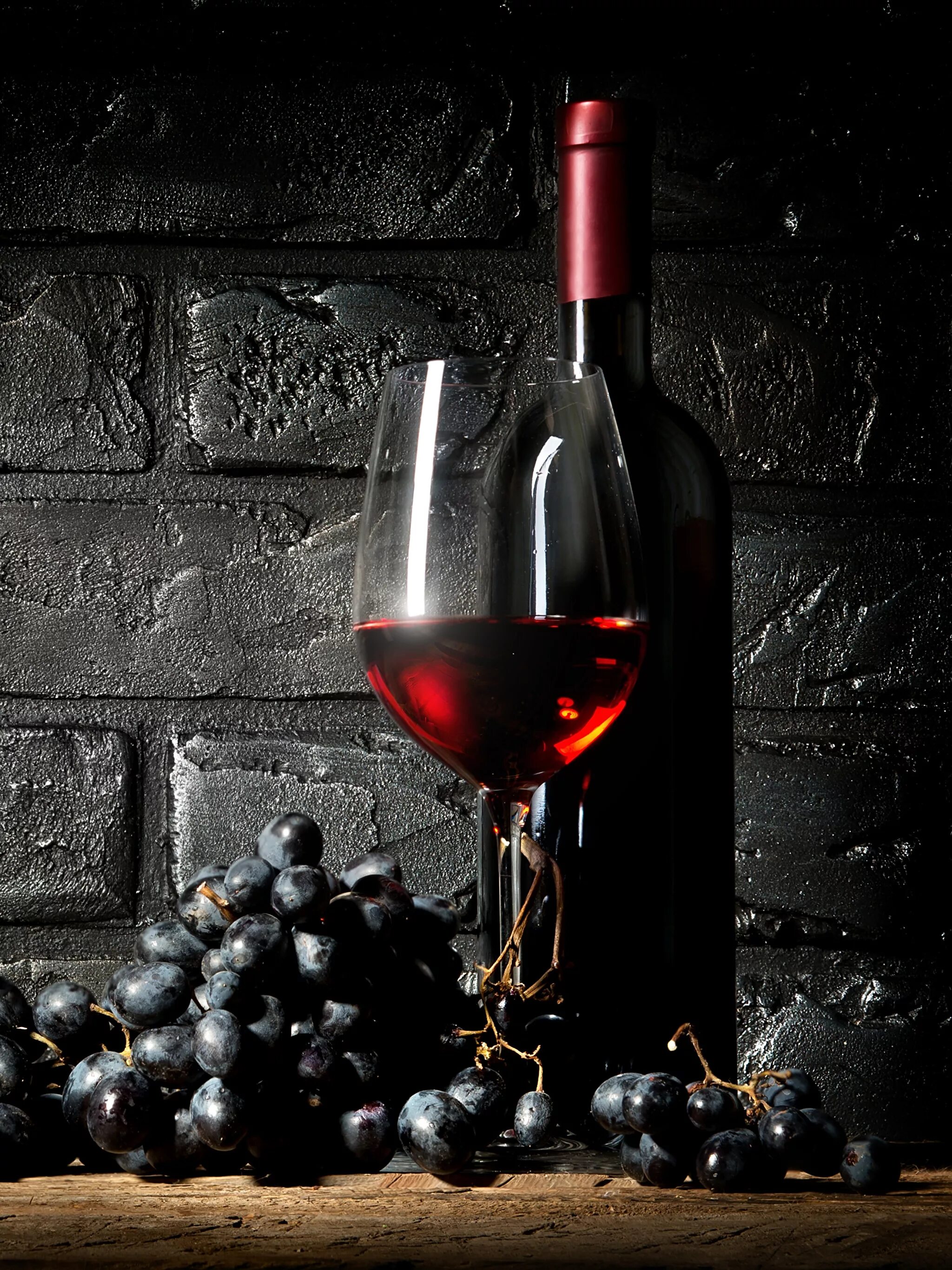 Бокал красного вина. Бокал красного вина. Бутылка вина. Красное вино. Красное вино.