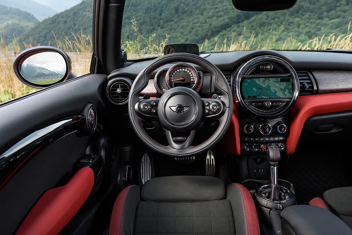 Как выглядит салон внутри. Mini cooper jcw салон. mini cooper s 2015 салон. мини купер 2025 салон. mini cooper 2007 салон.