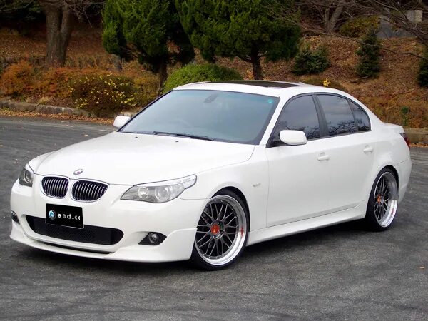 Белая е60. BMW e60 530i. BMW e60 белая. BMW e60 2009 белый. BMW e60 m Sport.