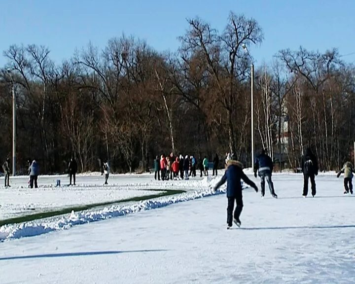 Каток в городском парке. Каток городской парк Благовещенск. Каток в городском парке Благовещенск. Катки Благовещенск 2022. Каток Юность Благовещенск.