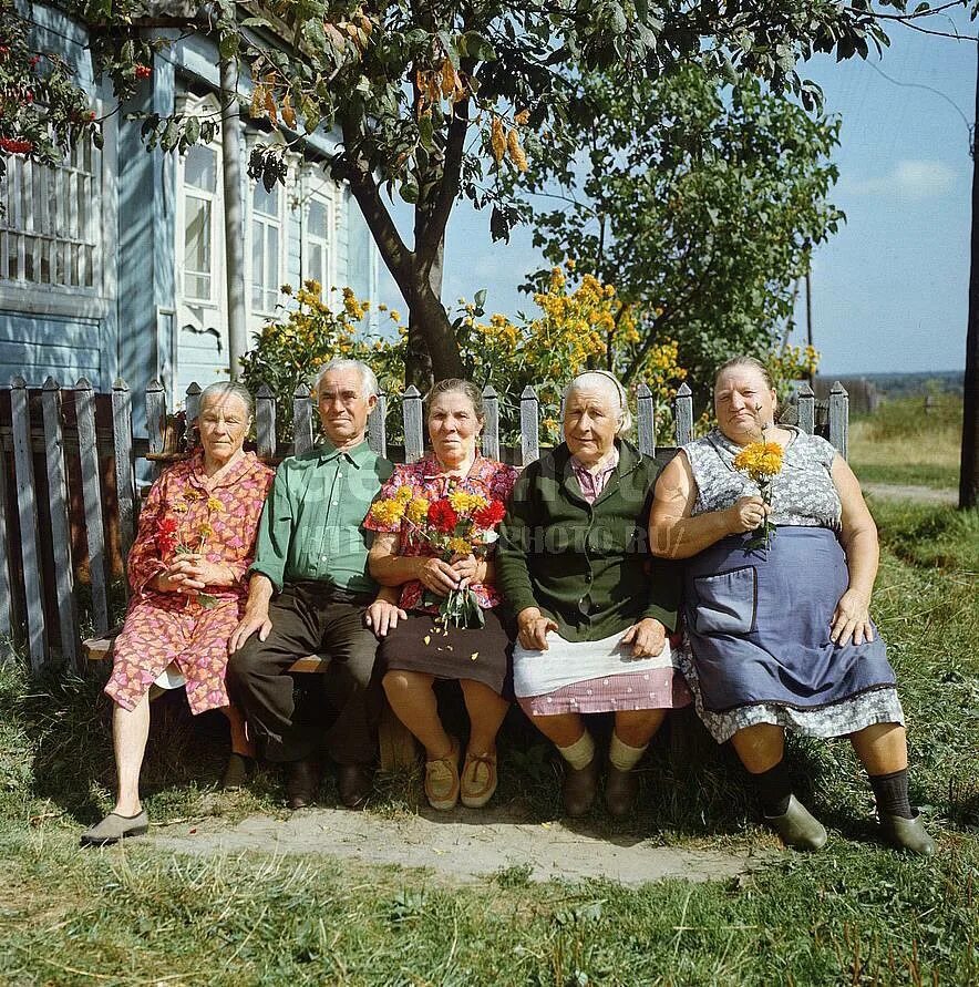 Бабушки советского времени. Деревенские люди. Советская деревня. Советские люди в деревне. Деревенские жители.