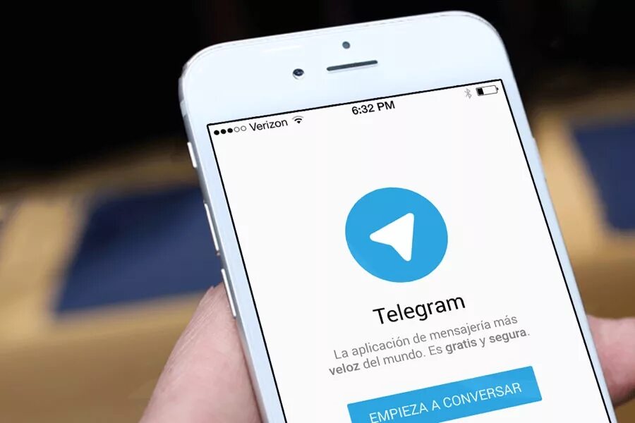 Telegram телефон. Телеграмм. Телеграмм на айфоне. Телеграм в телефоне. Телеграм экран.