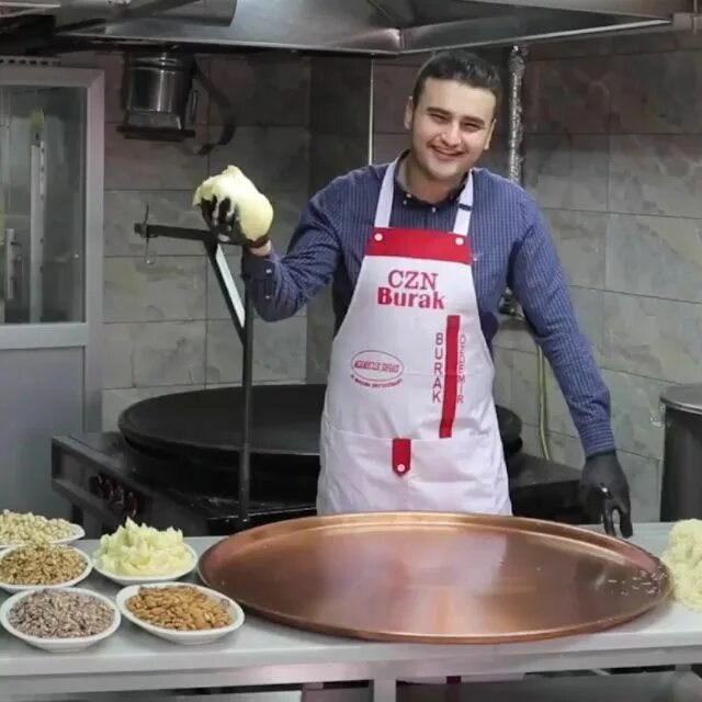 Научил готовить турецкий повар. Эрдоган burak czn. турецкий повар бурак оздемир рост. бурак шеф-повар. улыбающийся повар из турции.