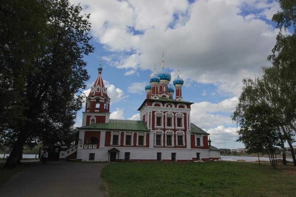 Углич церковь царевича димитрия. Церковь царевича димитрия углич. церковь димитрия на крови углич. углич храм дмитрия на крови. церковь царевича дмитрия на крови углич.