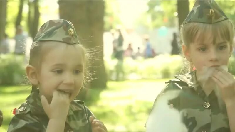 У солдата выходной песня видео. У солдата выходной песня видео. У солдата выходной. Песня у солдата выходной детская вокальная группа великан. У солдата выходной пуговицы в ряд.