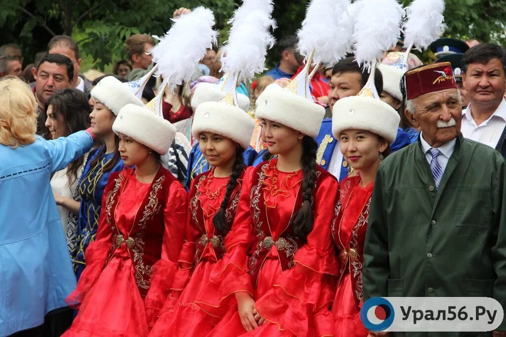 Жители оренбуржья. Казахи Оренбурга. Традиции народов Оренбуржья. Народности Оренбургской области. Народы живущие в Оренбургской области.