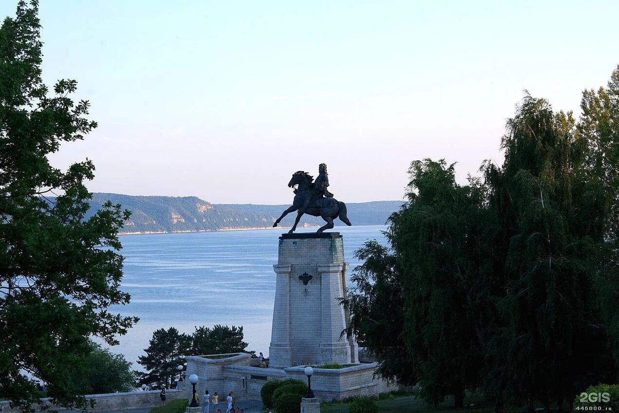 достопримечательности в тольятти в центре города. фото памятников тольятти. памятник василию татищеву в тольятти. тольятти достромичательности. памятник-монумент татищеву, г.