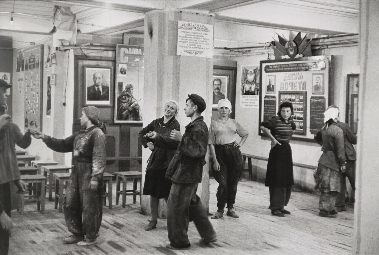 Матросский клуб севастополь. Бильдербергская группа. Фк динамо ленинград в 1938 году. Клуб 1954. Динамо киев 1959.