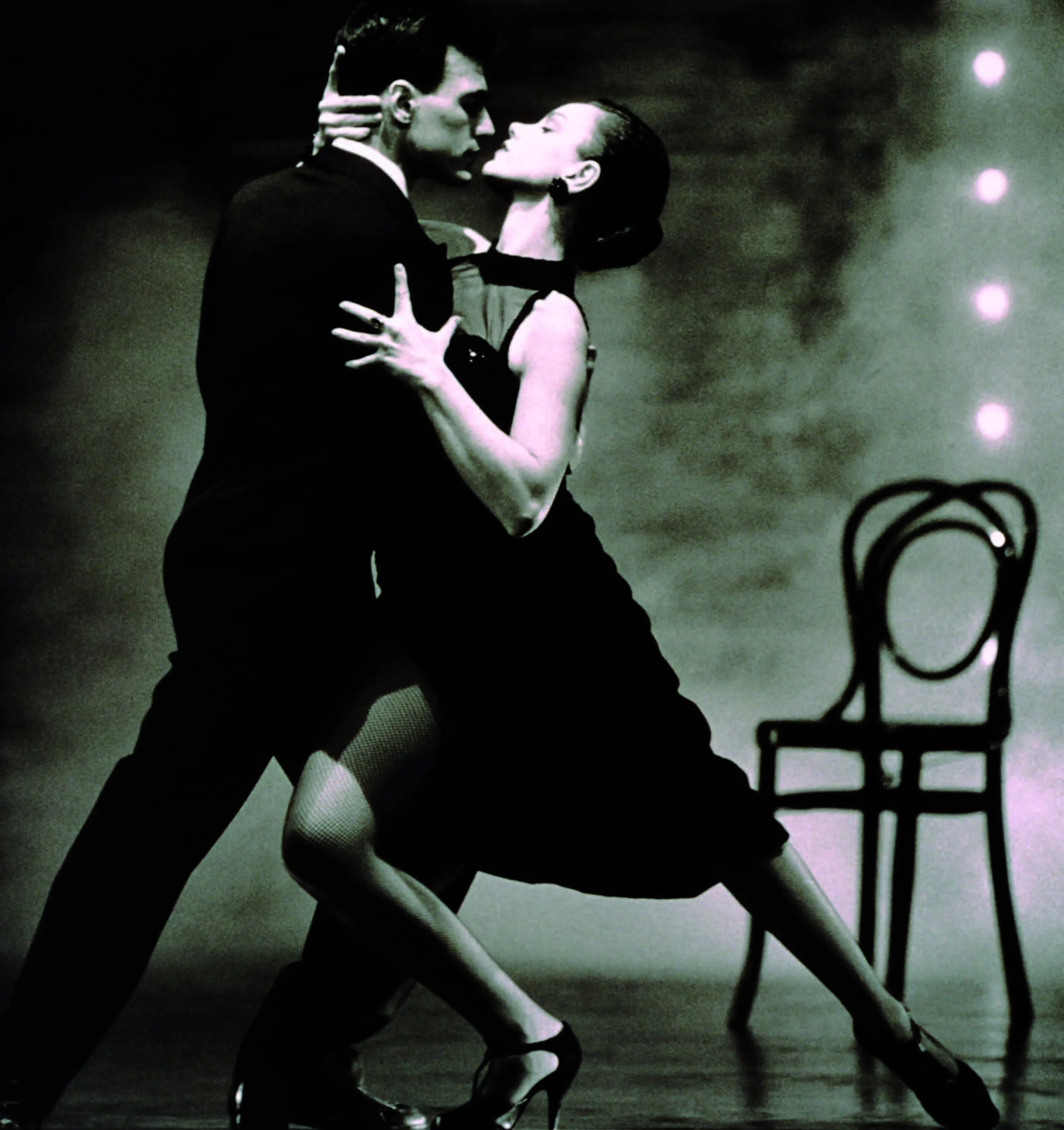 Черный танец песня. Танго танец. Аргентина 1950 танго. Танец двоих.