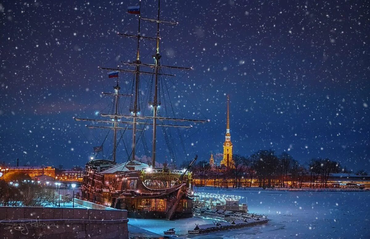 Спб январь. Санкт-Петербург зима ночь. Санкт-Петербург зимой ночью. Питер зимой ночью. Ночной Питер в снегу.