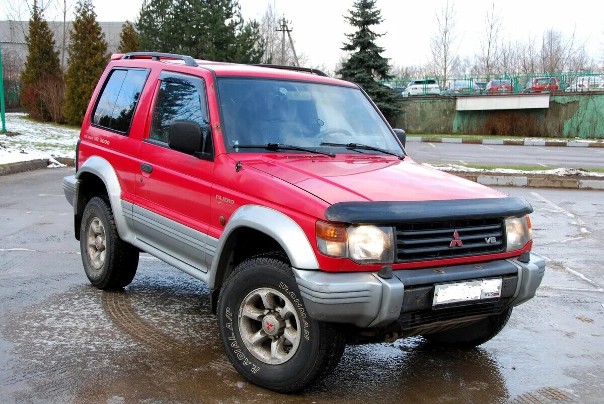 Мицубиси Паджеро 2. Mitsubishi Pajero II 1997. Митсубиши Паджеро 2 поколения. Митсубиси Паджеро 2 красный.