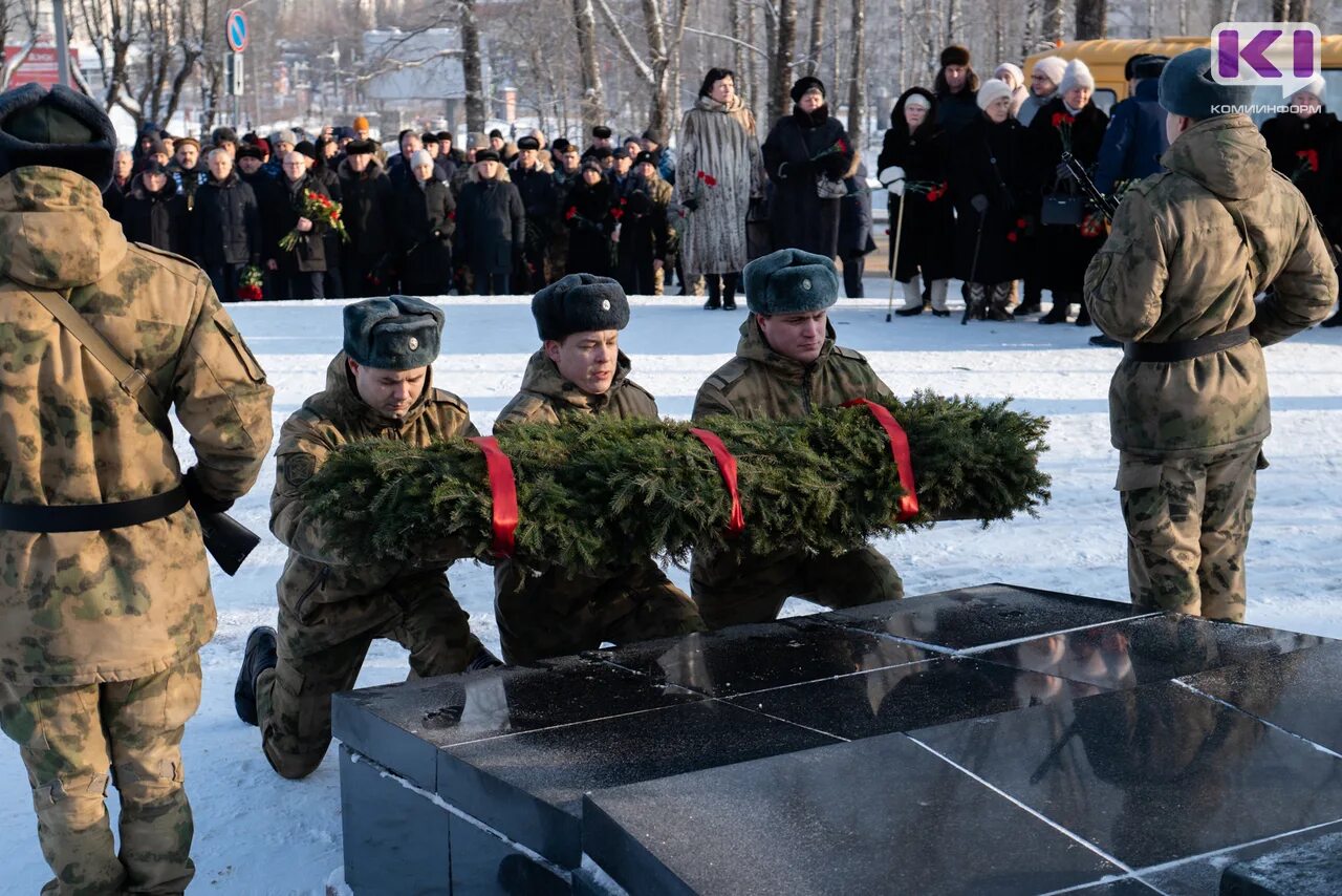 Военное фото мать и сыновья. День неизвестного солдата мероприятия. Чествовать солдата. Чествовать солдата. Чествовать солдата.