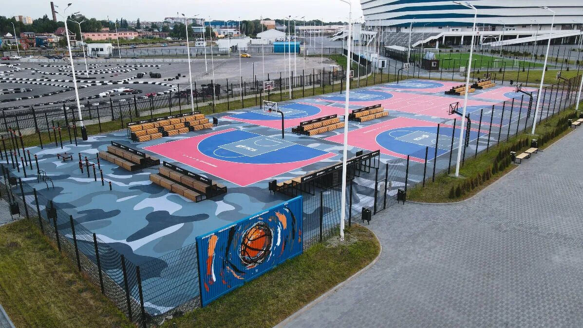 Центр уличного баскетбола Калининград. Стадион Калининград баскетбольная площадка. Новая баскетбольная площадка Калининград. Стадион Калининград площадка. Спортивные площадки стадионы