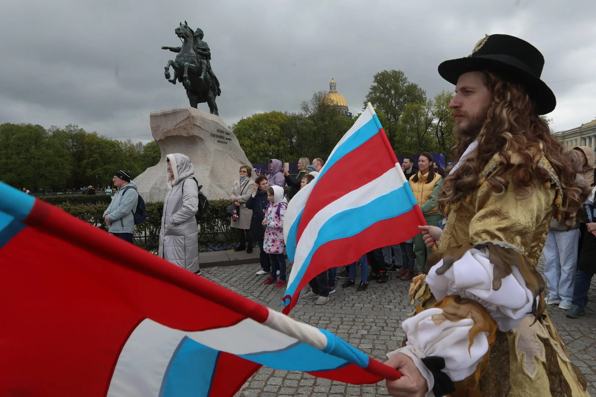 Какой праздник в санкт петербурге 17 мая. Сенатская площадь день города. санкт-петербург праздник. питер днем. день спб.