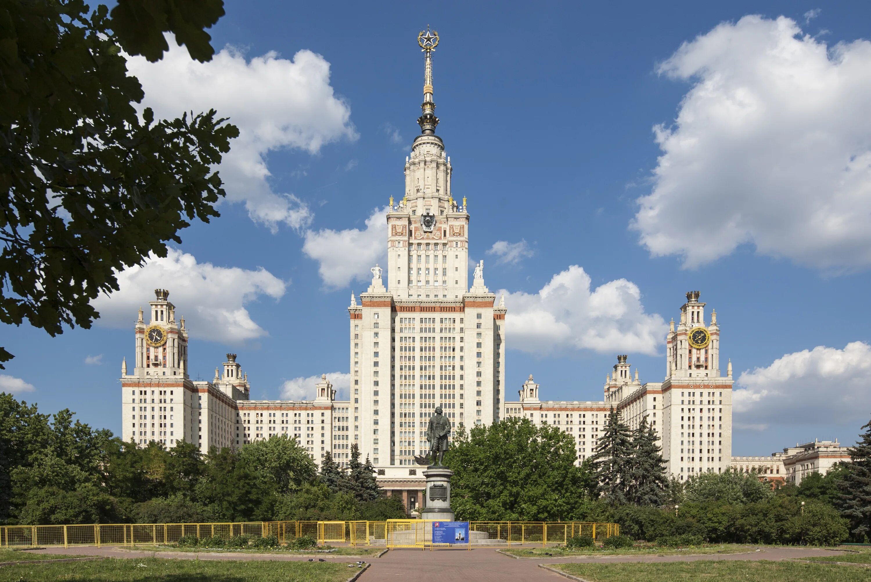 Московский государственный университет им. м.в. Ломоносова. Университет имени Ломоносова в Москве. Здание МГУ В Москве. Главное здание МГУ им. м.в. Ломоносова.