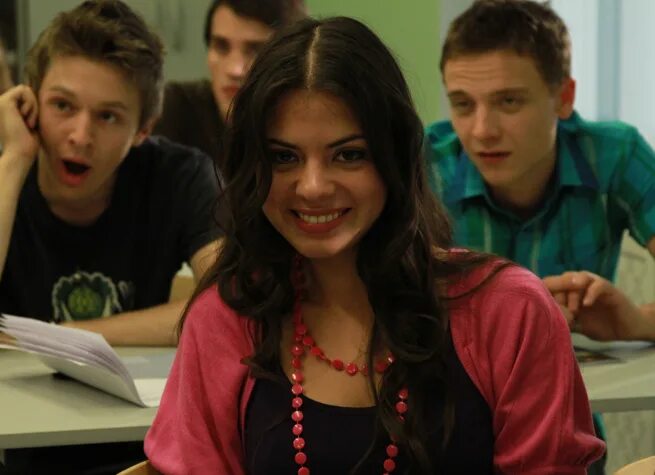 физика или химия сколько. гела месхи физика или химия. гела месхи в сериале физика или химия. физика или химия испания 1 сезон. гела месхи в сериале физика или химия.