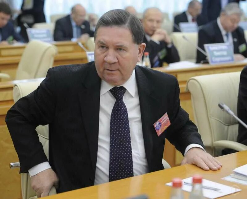 Чем занимается бывший губернатор. Чем занимается бывший губернатор