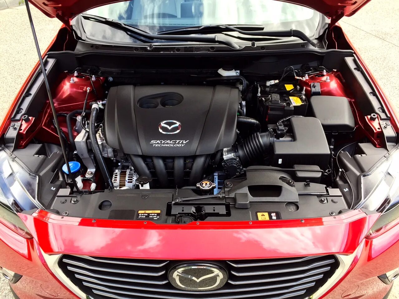 Панель под капотом. Mazda cx3 2023. Mazda CX 5 подкапотное пространство. Mazda 6 engine. Мазда 3 2023.