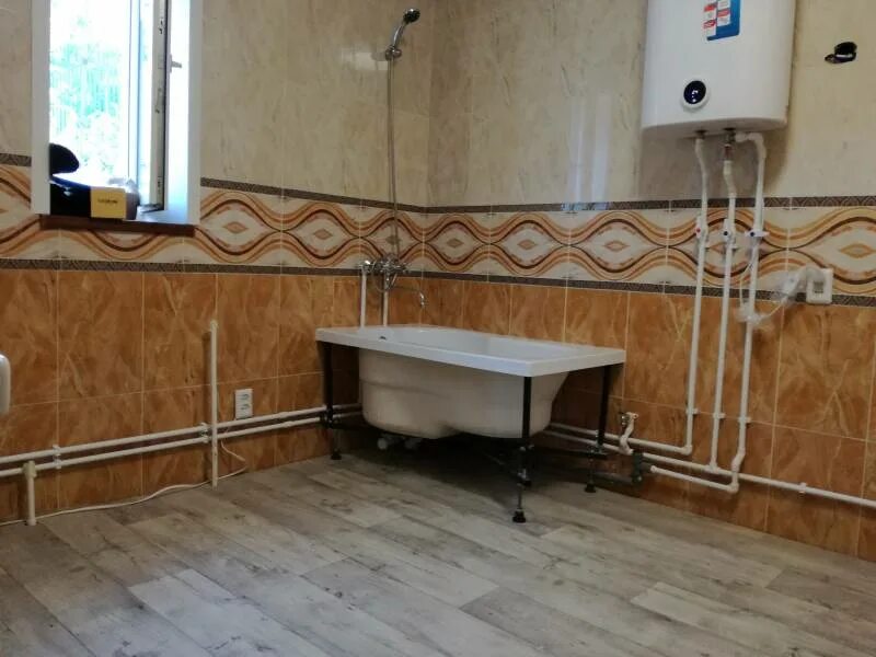 Сантех плюс рязань. Сантехника в частном доме. Прокладка труб отопления в частном доме. Сантехника в частном доме. Разводка сантехники в доме.