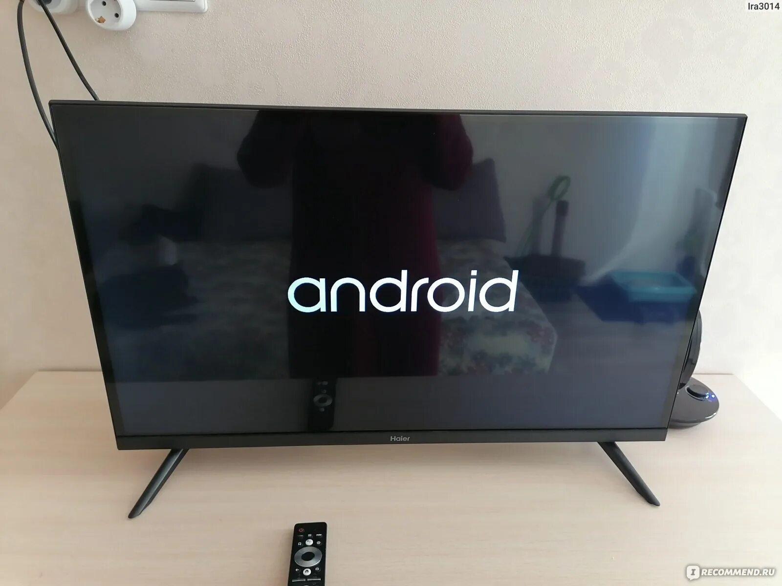 Haier 50 Smart TV s5. Телевизор Хаер 32 смарт ТВ DX. Телевизор Хайер 32 смарт ТВ МХ крепление на стену. Экран лед телевизор чистый.