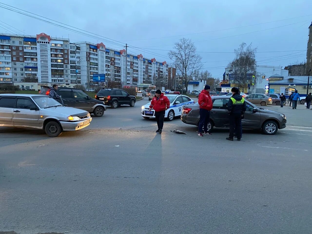 Томск беринга 7 автостоянка. Авария беринга мурманск. Дтп с автобусом на беринга. Дтп с автобусом каменск-уральский. Дтп с автобусом на беринга.