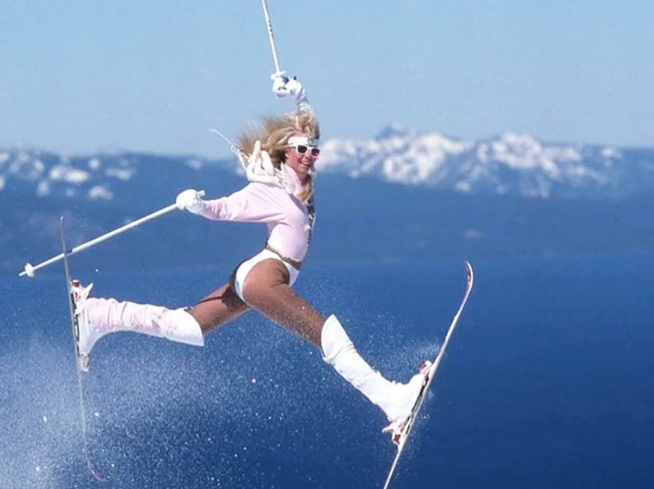 Лыжники упали. Лыжник фристайл. Фристайл лыжный балет. Боб Ховард лыжный балет.