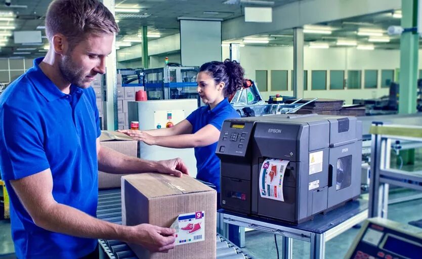 упаковщик в типографию. стикеровка товара на складе. упаковщик в типографию. упаковщица типография. упаковщица типография.