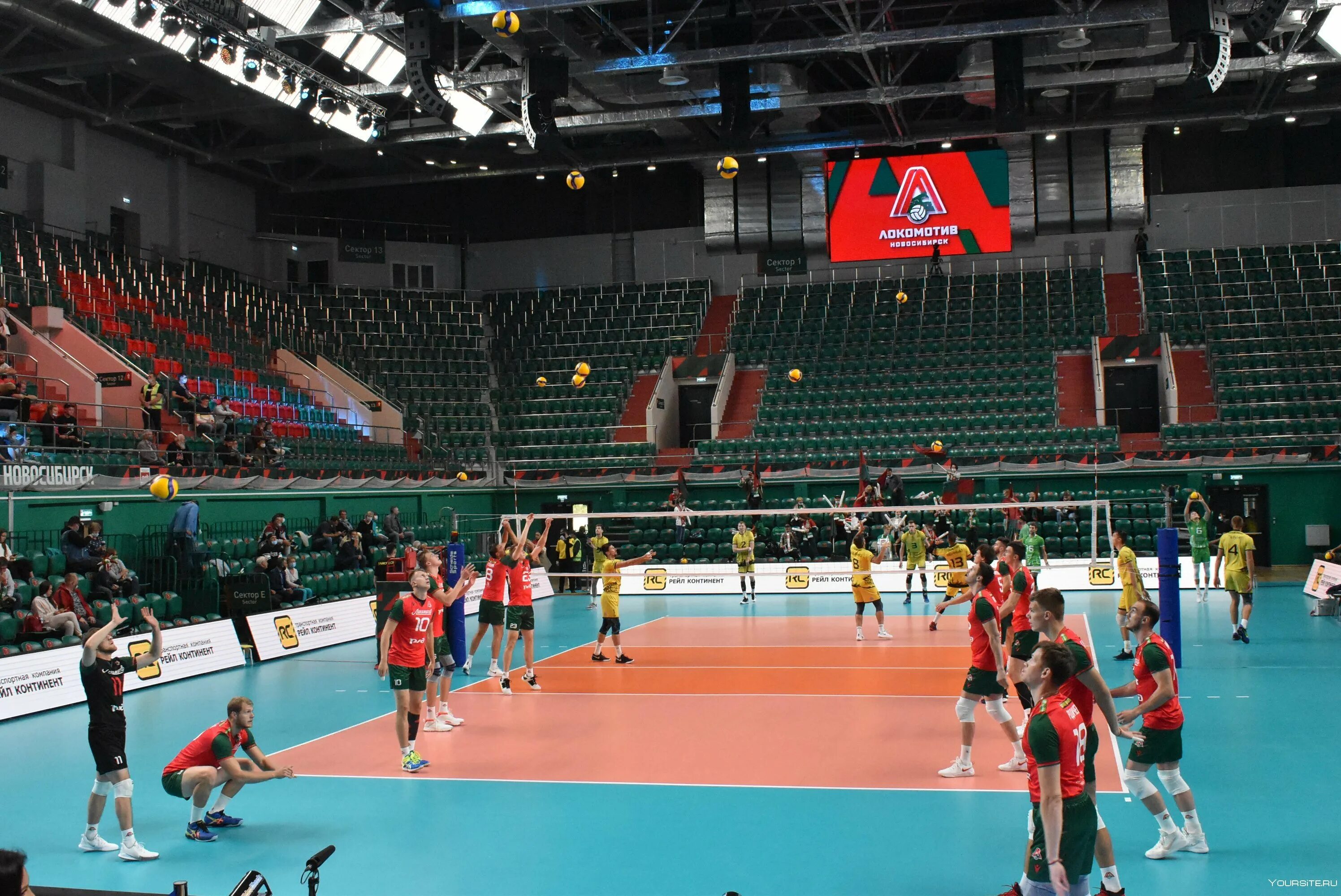 Локомотив новосибирск волейбол арена. Арена динамо кожиной 13. Волейбольная арена динамо москва. Динамо зал. Арена динамо василисы кожиной 13.