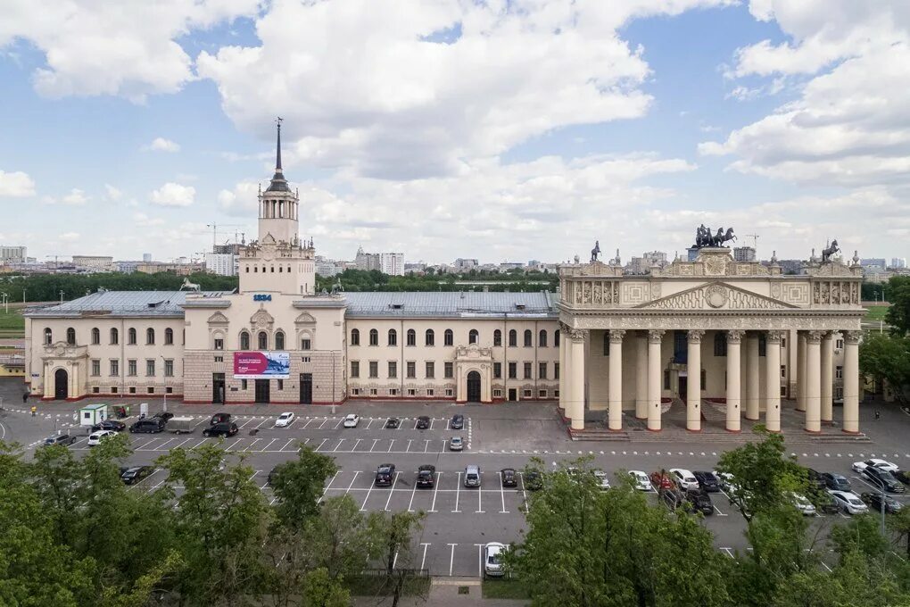 Центральный Московский ипподром здание. Московский ипподром Жолтовский. Ипподром на беговой. Московский ипподром Беговая.