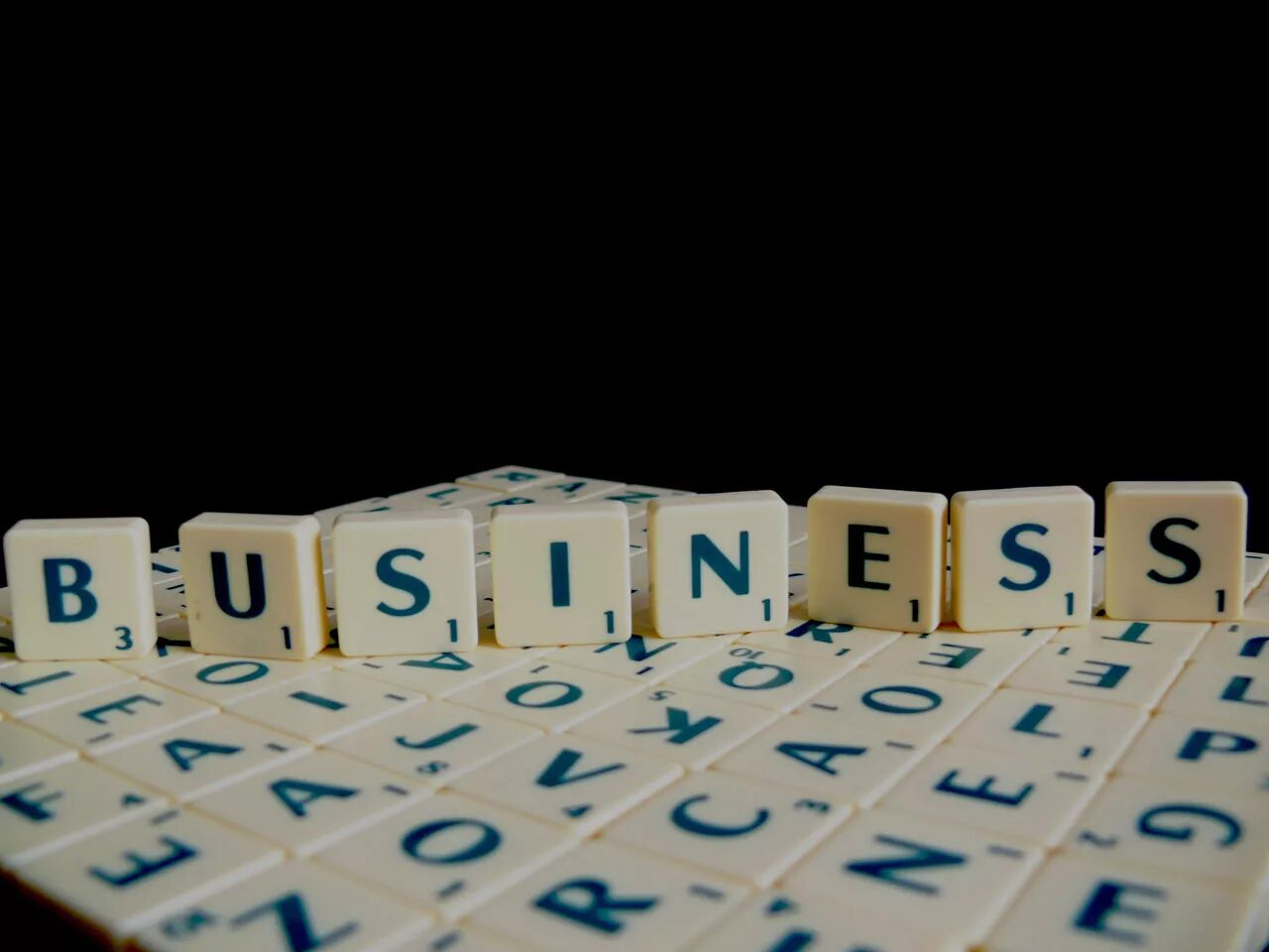 Слово business. Картинки со словом бизнес. Бизнес слово. Скрэббл. Фото со словом Business.
