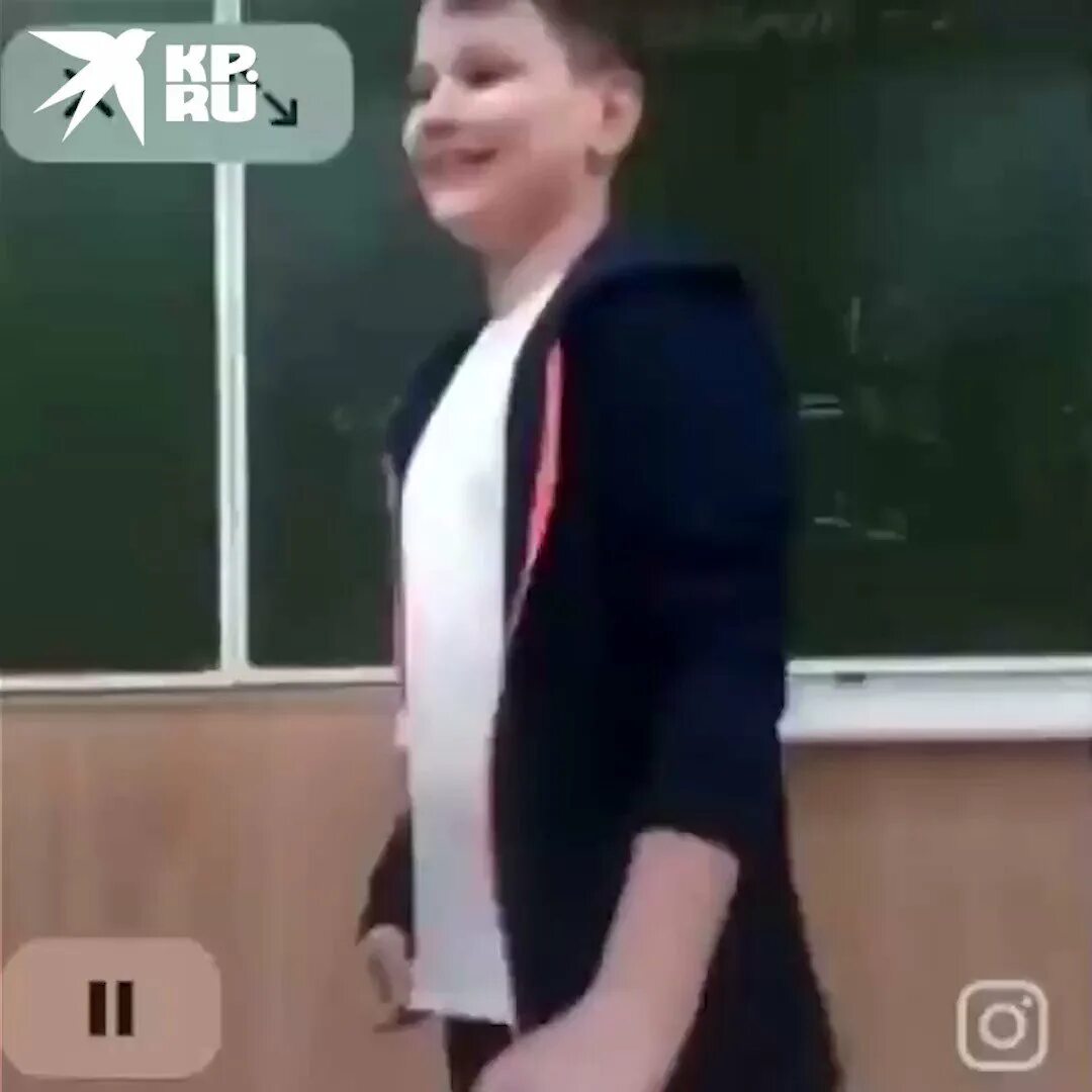 Прямо на уроке. Учитель и дети. Цвета класса подростков в школе. Индивидуальные занятия. Дети в школе.