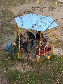 Курят на детской площадке