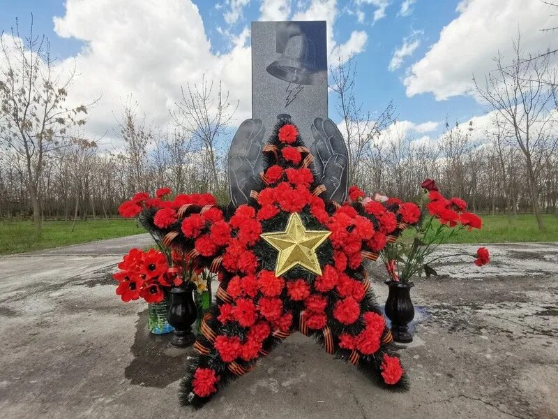 День памяти чернобыльской аэс. День памяти жертв радиационных катастроф. День памяти Чернобыльской катастрофы. Памятник в новом Осколе чернобыльцам.