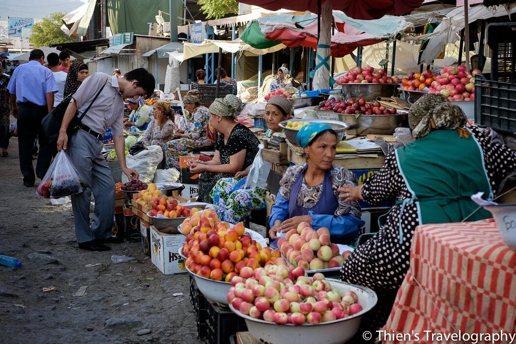 Исфара 1. Ленинабад Таджикистан базар. Рынок Истаравшан. Рынок Исфара Таджикистан. Исфара базар.