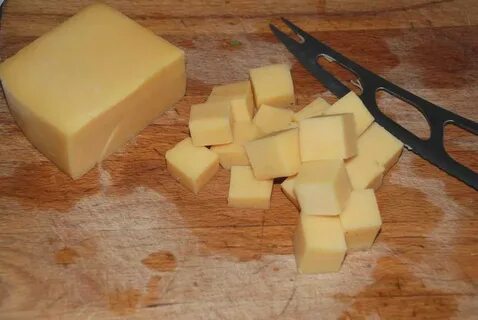 Сыр кубиками