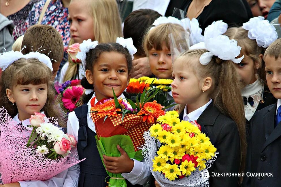 Солигорск улица школа 5. Выпускник 2 г класса. Гимназия 2 солигорск официальный сайт. 2 школа солигорск. Последний звонок 2 класс.