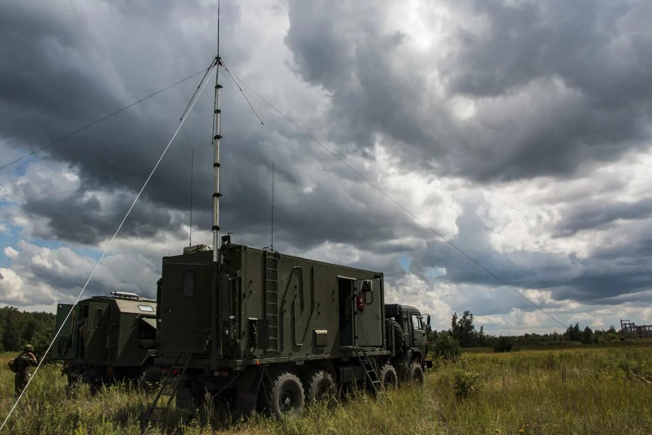 Включи военная станция. РЭБ Красуха-4. Красуха комплекс РЭБ. Комплекс РЭБ Москва-1. Комплекс 1л267 радиоэлектронной борьбы РЭБ Москва-1.