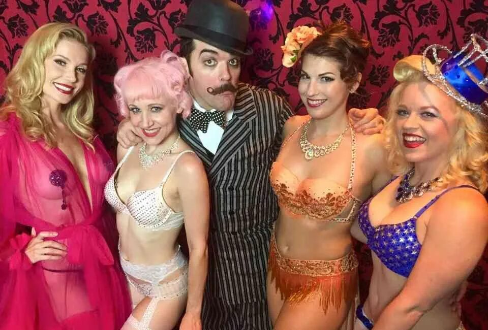 Бурлеск примеры из литературы. Бурлестание. Бурлестать. Бурлеск фильм постер. Таисия бланш возраст фото.