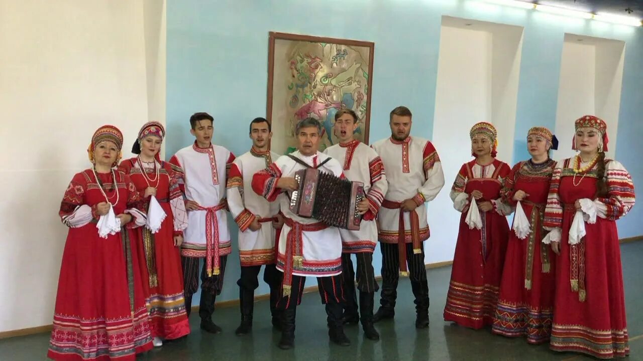 Г чебоксары народный ансамбль черемушка. Фольклорный ансамбль славяне омск. Ансамбль русской песни. Фольклорные ансамбль русской песни. Ансамбль горница эрудит.