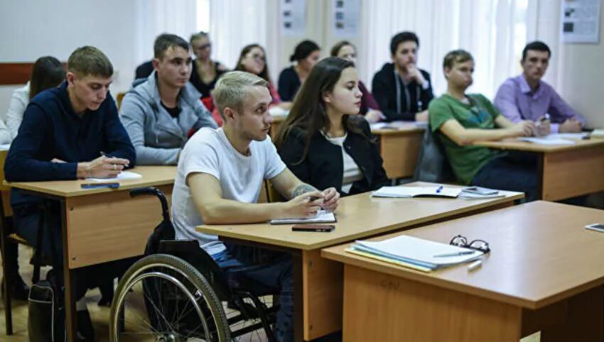 Дети инвалиды. Обучение инвалидов в вузе. Студенты в вузе. Образование детей инвалидов. Учебные заведения для инвалидов.