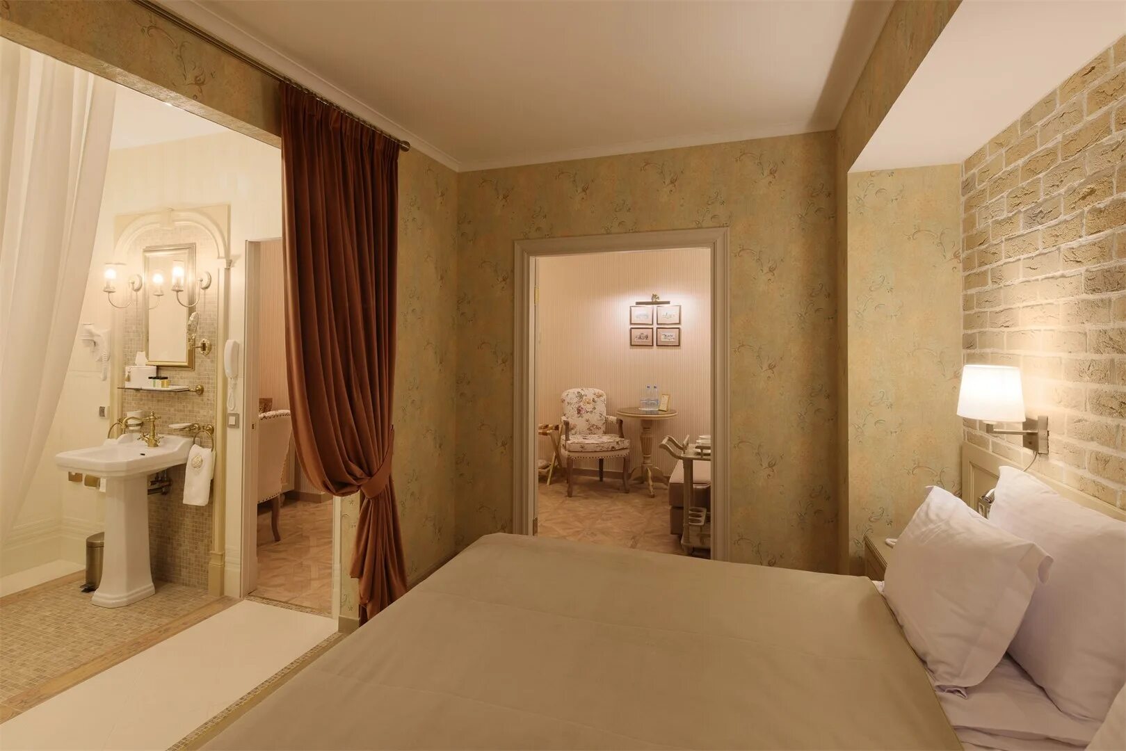 Будуар неоклассика. Номера гостиниц в будуарном стиле в новосибирске. Будуар делюкс. Спальня кабинет будуар. Будуар делюкс.