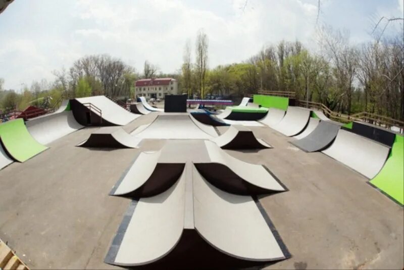 Большие скейт парки. Скейт-парк XSA Ramps. Скейт парк XSA В Москве. Скейтпарк Краснодар XSA. Скейт парк старый Оскол.