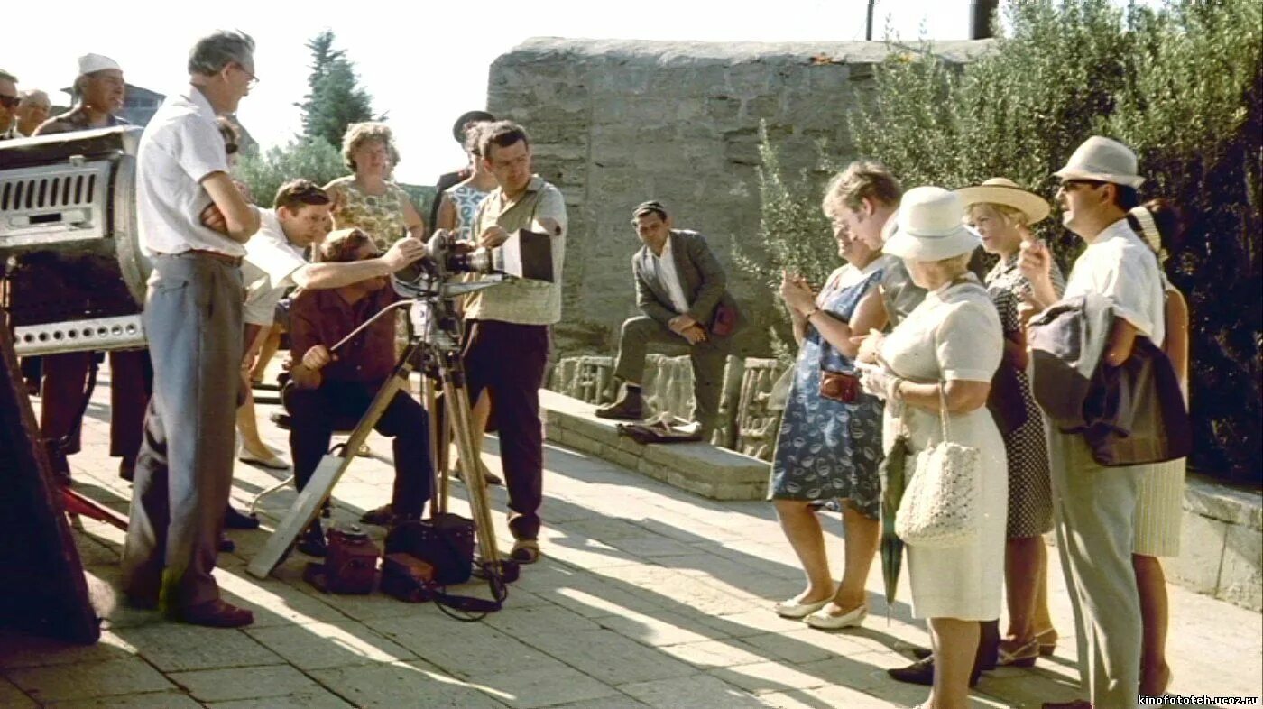 Под кадрами. . «Бриллиантовая рука» (1969) Леонида Гайдая.. Кадры со съемок Бриллиантовая рука Гайдай. Гайдай Бриллиантовая рука. Кадры со съемочной площадки Бриллиантовая рука.