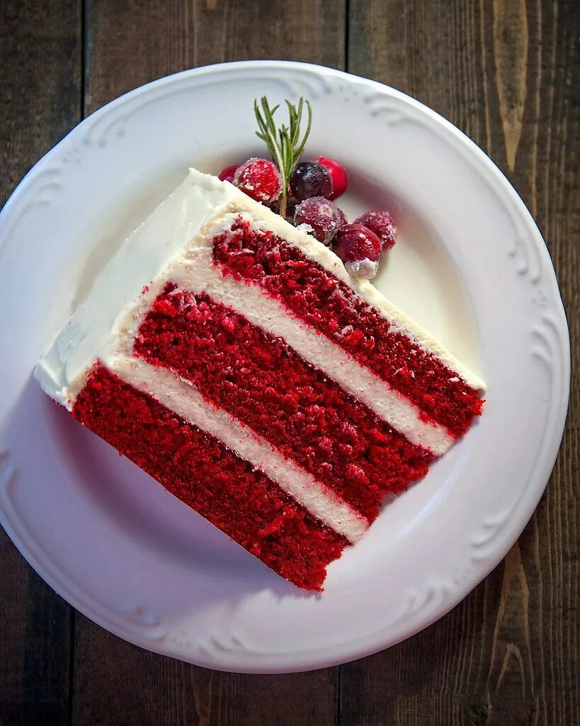 Торта "красный бархат" (red velvet). Куликовский торт красный бархат. Торт ред вельвет красный. Торт красный бархат табрис. Торт красный бархат с конфи.